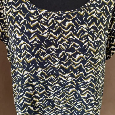 Blouse ONLY T42 fluide marine blanc kaki – motif abstrait chic & coupe confortable